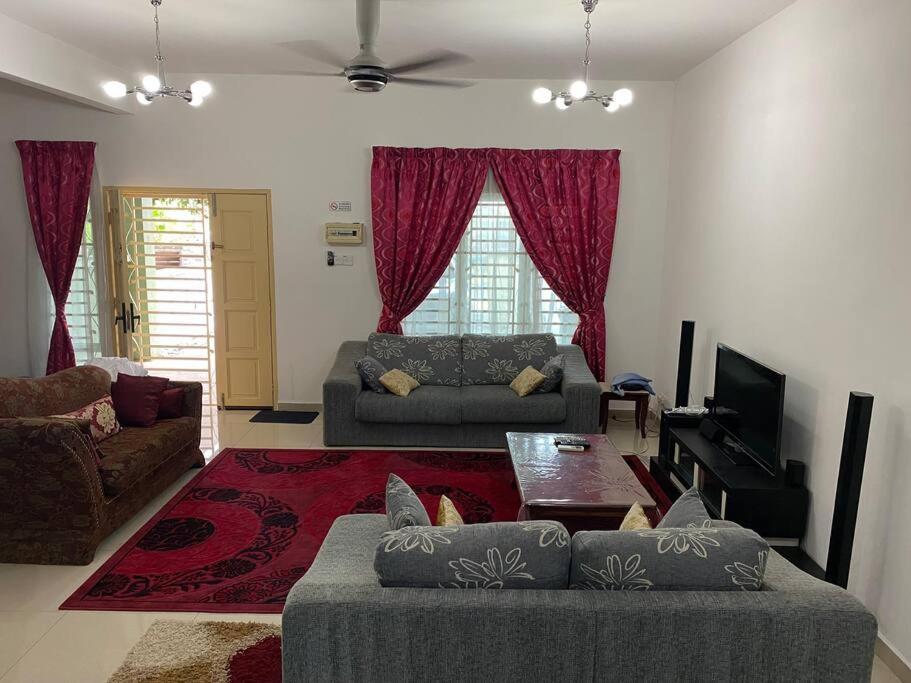 Nice Seremban 2 1/2 Storey House With 4 Rooms Eksteriør billede